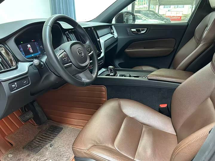 Фото 4 - Volvo XC60