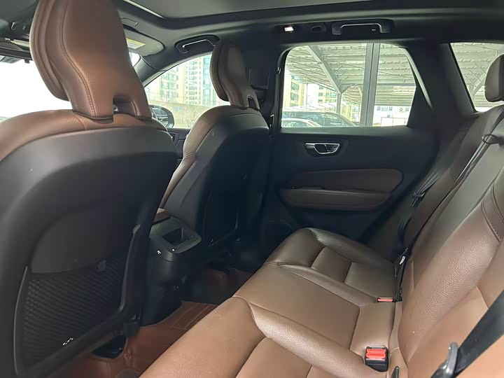 Фото 6 - Volvo XC60