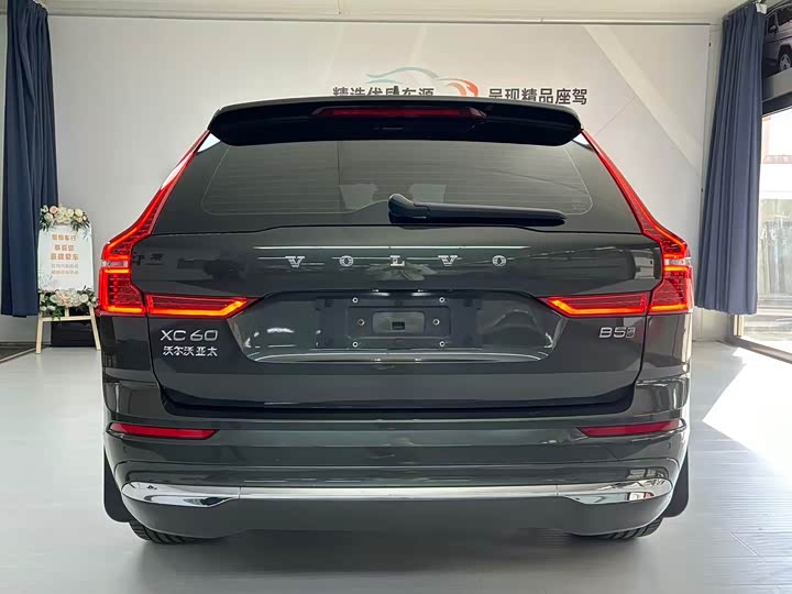 Фото 8 - Volvo XC60