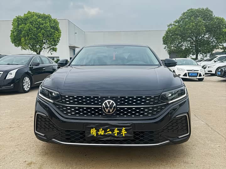 Фото 2 - Volkswagen Passat