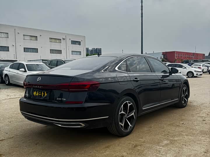 Фото 8 - Volkswagen Passat