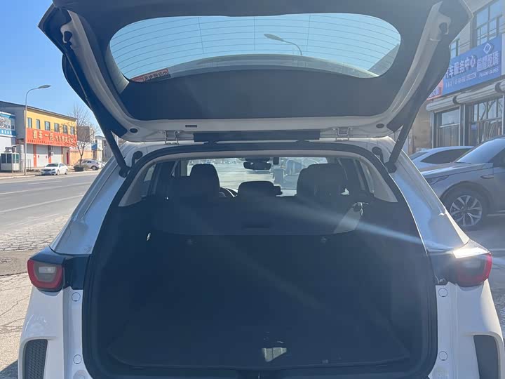 Photo 8 - Mazda CX-50