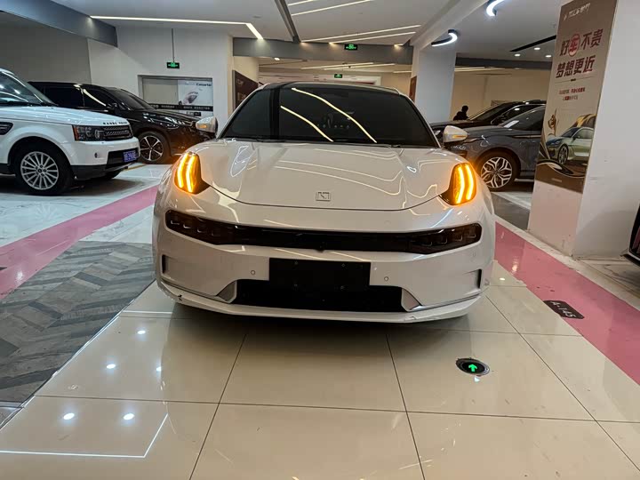 Фото 2 - Zeekr 001