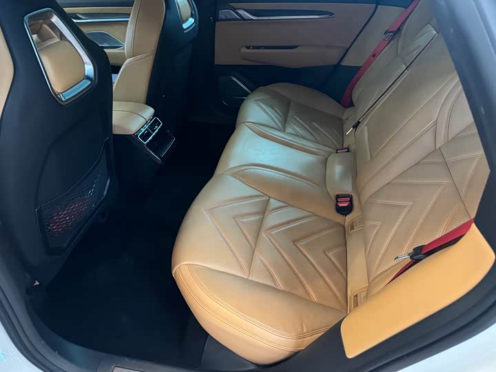 Фото 6 - Zeekr 001