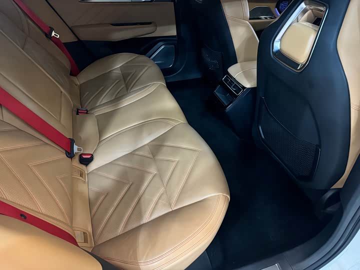 Фото 8 - Zeekr 001