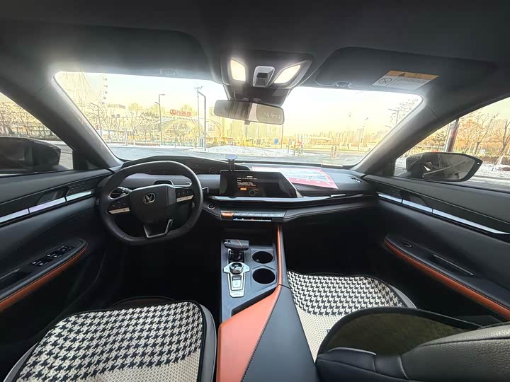 Фото 4 - Changan UNI-V