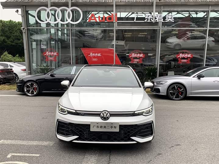 Фото 2 - Volkswagen Golf