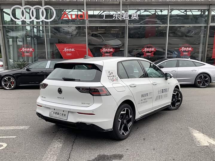 Фото 8 - Volkswagen Golf