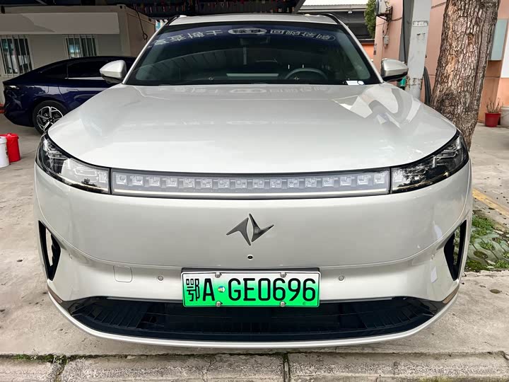 Photo 2 - Dongfeng Yipai eπ 008