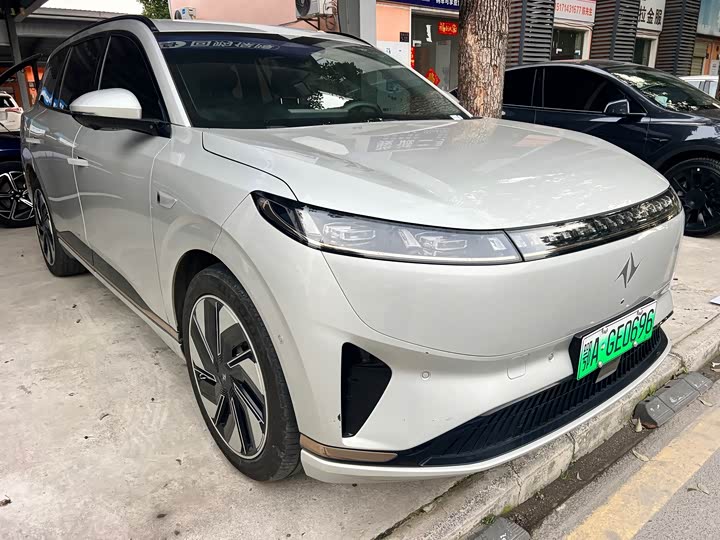 Photo 3 - Dongfeng Yipai eπ 008