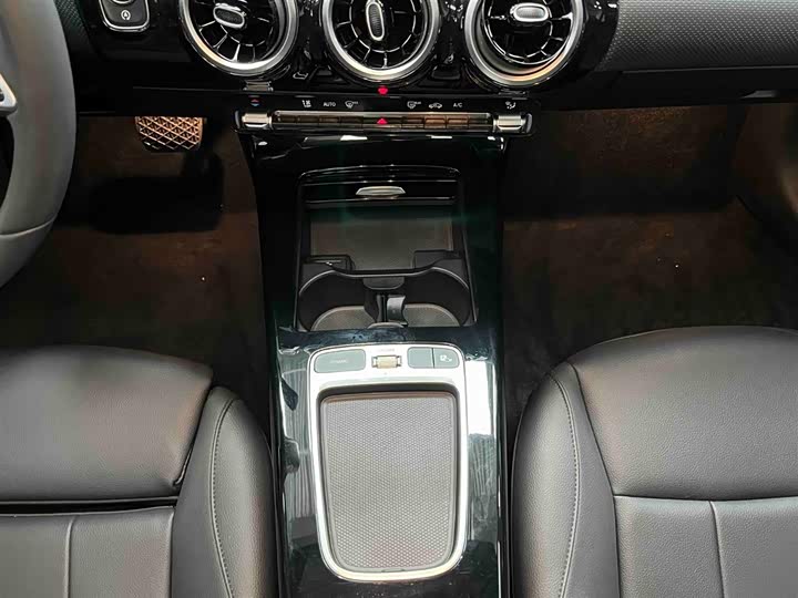 Фото 6 - Mercedes-Benz A-Class