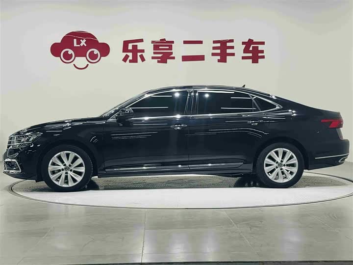 Фото 2 - Volkswagen Passat