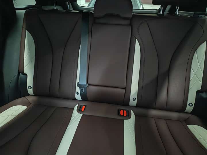 Photo 7 - Geely Monjaro