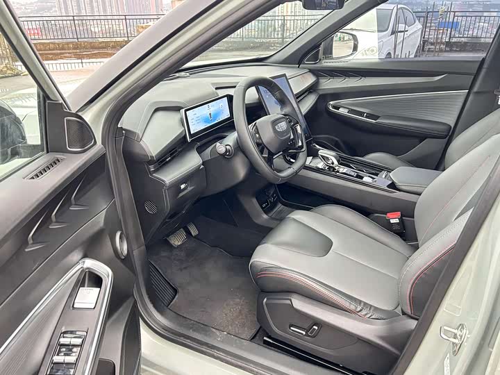 Фото 4 - Geely Atlas