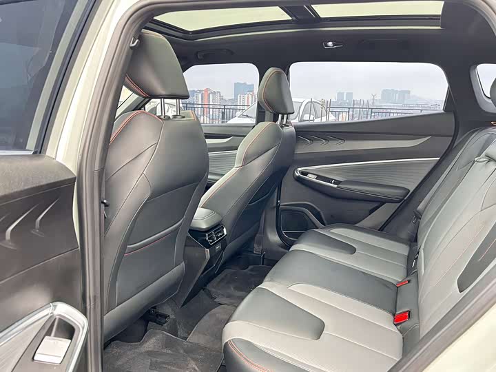 Фото 5 - Geely Atlas