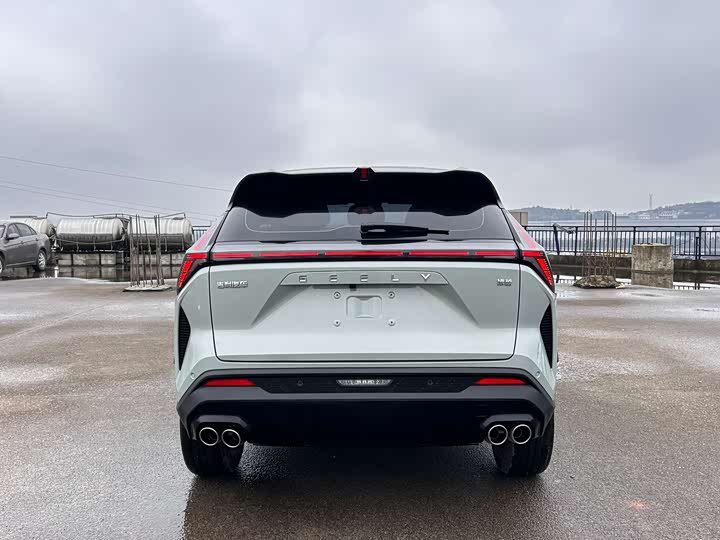 Фото 8 - Geely Atlas