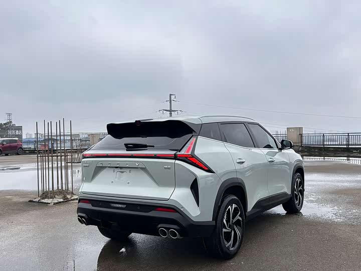 Фото 9 - Geely Atlas