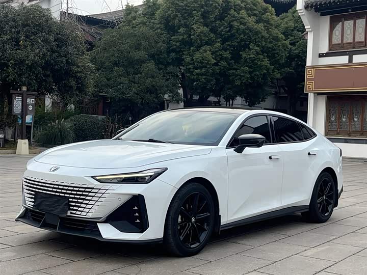 Фото 1 - Changan UNI-V