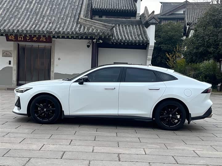 Фото 4 - Changan UNI-V