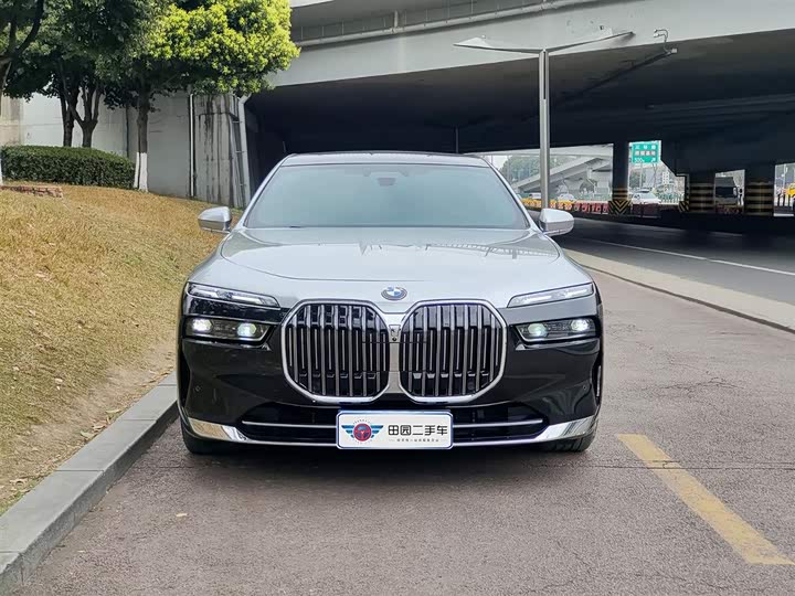 Фото 2 - BMW 7 Series