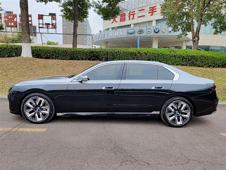 Фото 3 - BMW 7 Series