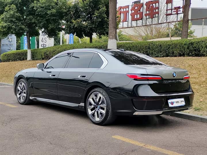 Фото 4 - BMW 7 Series