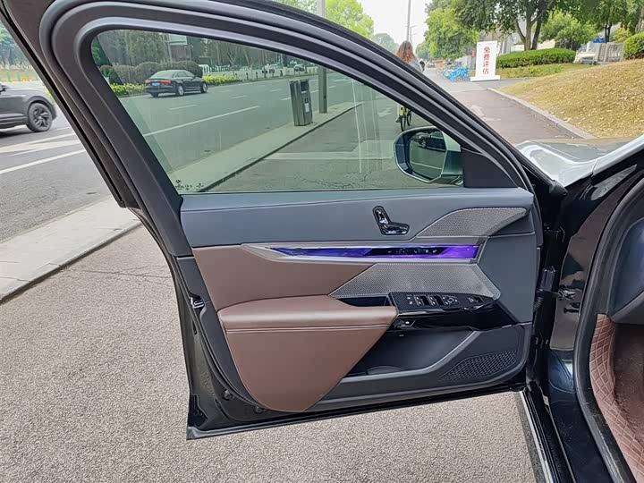 Фото 6 - BMW 7 Series