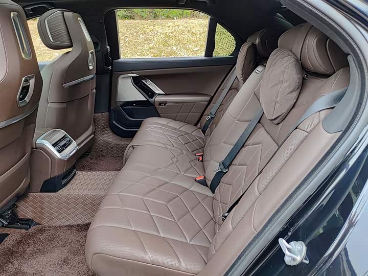 Фото 8 - BMW 7 Series