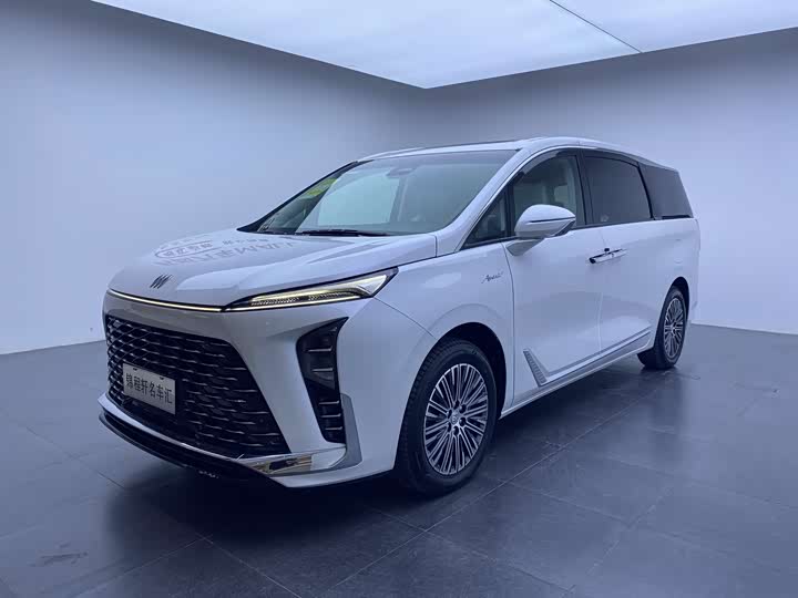 Photo 1 - Buick GL8 Hybrid