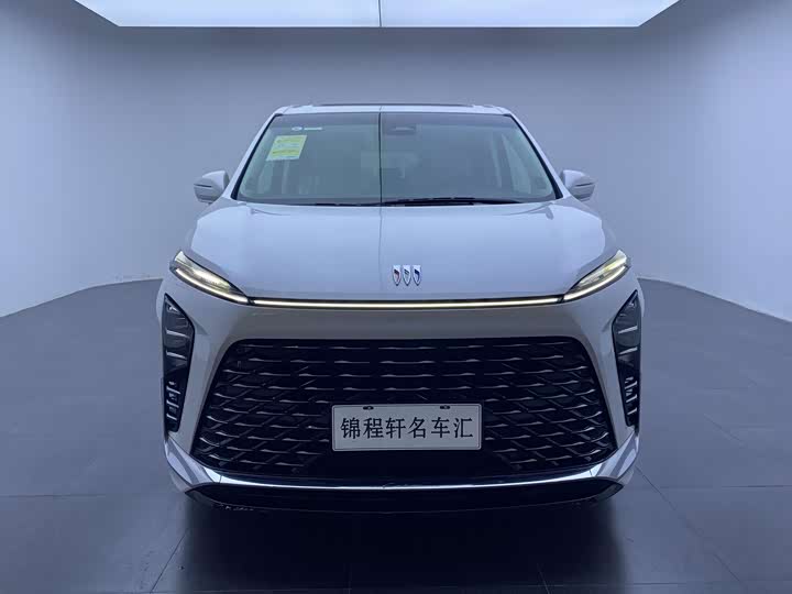 Photo 2 - Buick GL8 Hybrid