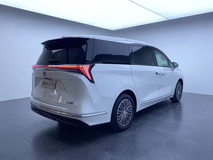 Photo 6 - Buick GL8 Hybrid