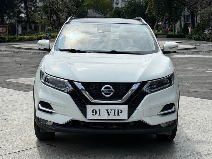 Photo 2 - Nissan Qashqai