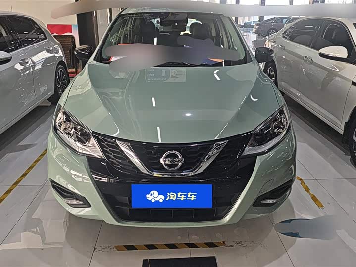 Photo 2 - Nissan Tiida