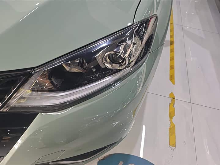 Photo 5 - Nissan Tiida