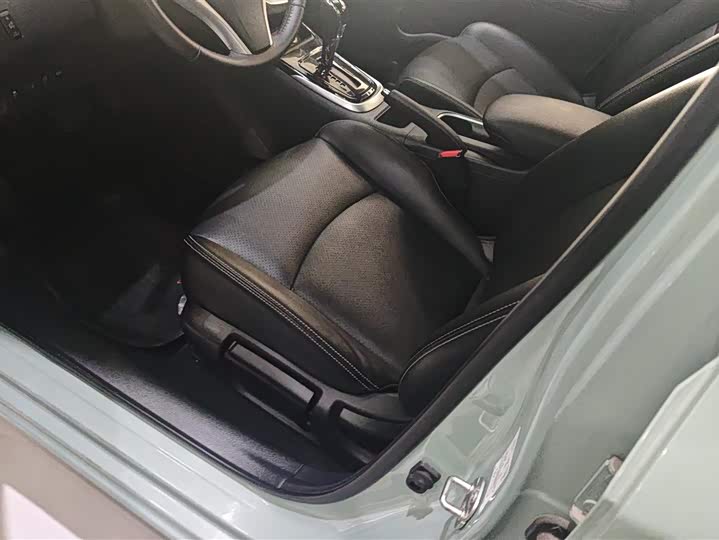 Photo 9 - Nissan Tiida