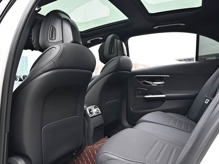 Photo 5 - Mercedes-Benz C-Class