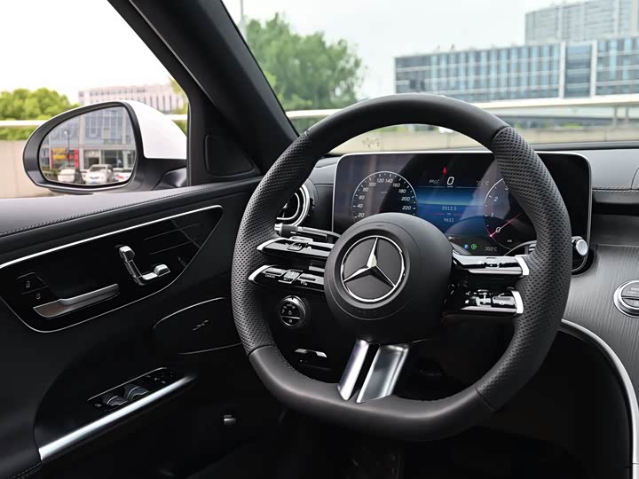 Photo 8 - Mercedes-Benz C-Class