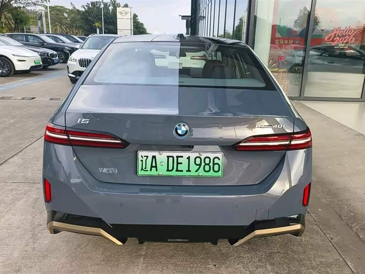 Фото 3 - BMW i5