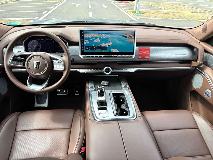 Фото 7 - Tank 700 Hybrid