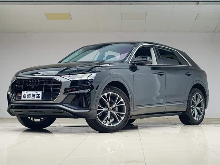 Фото 1 - Audi Q8