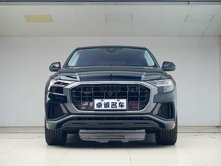 Фото 2 - Audi Q8