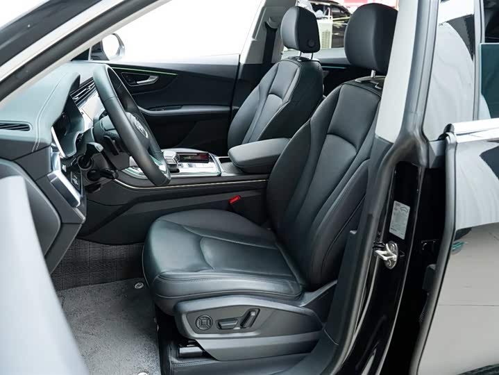 Фото 3 - Audi Q8