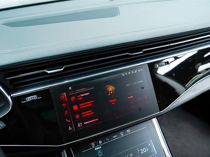 Фото 9 - Audi Q8