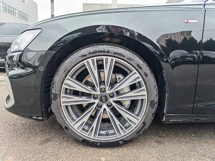 Фото 4 - Audi A6L