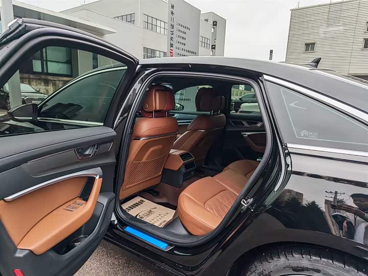 Фото 6 - Audi A6L