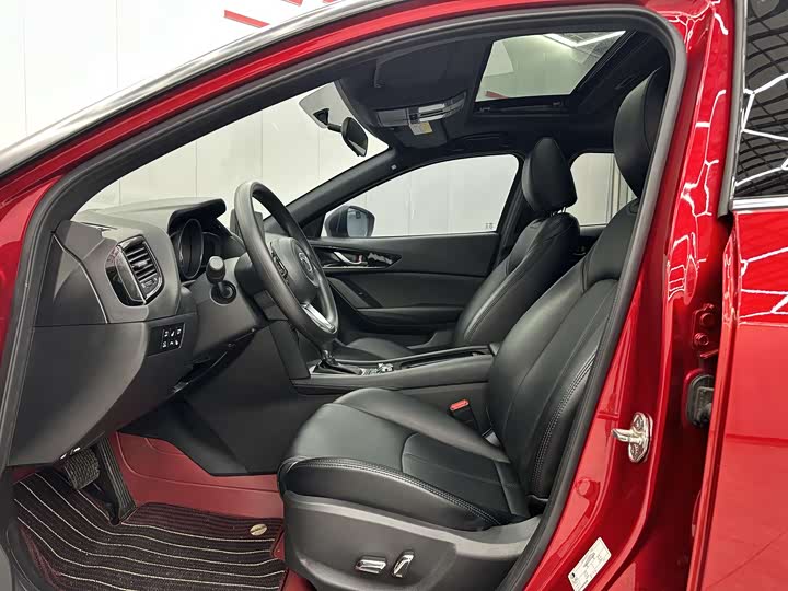 Photo 4 - Mazda CX-4