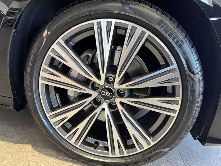 Фото 7 - Audi A6L