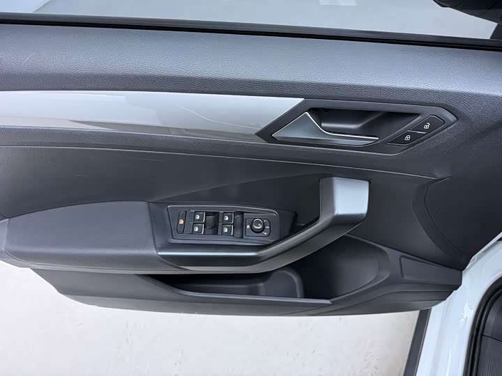 Фото 4 - Volkswagen T-Roc