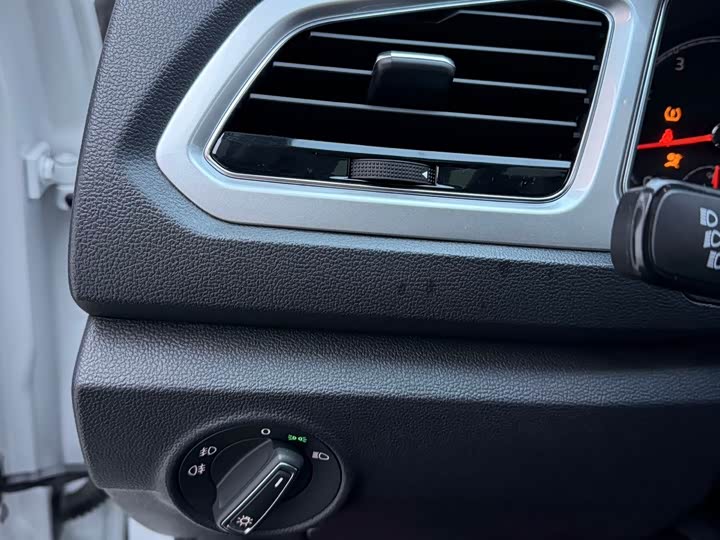 Фото 6 - Volkswagen T-Roc