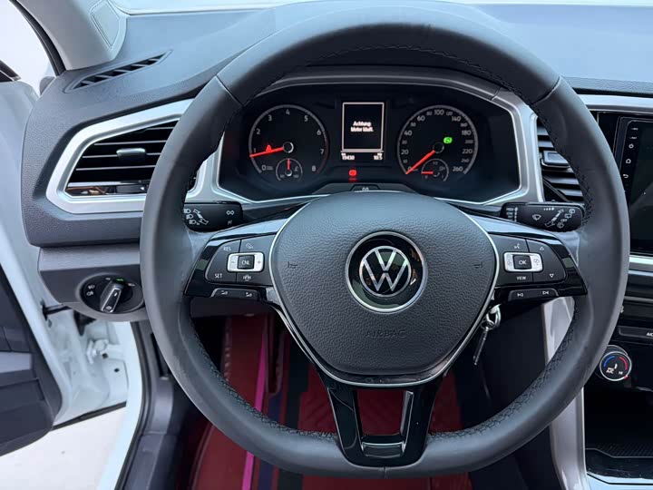 Фото 7 - Volkswagen T-Roc